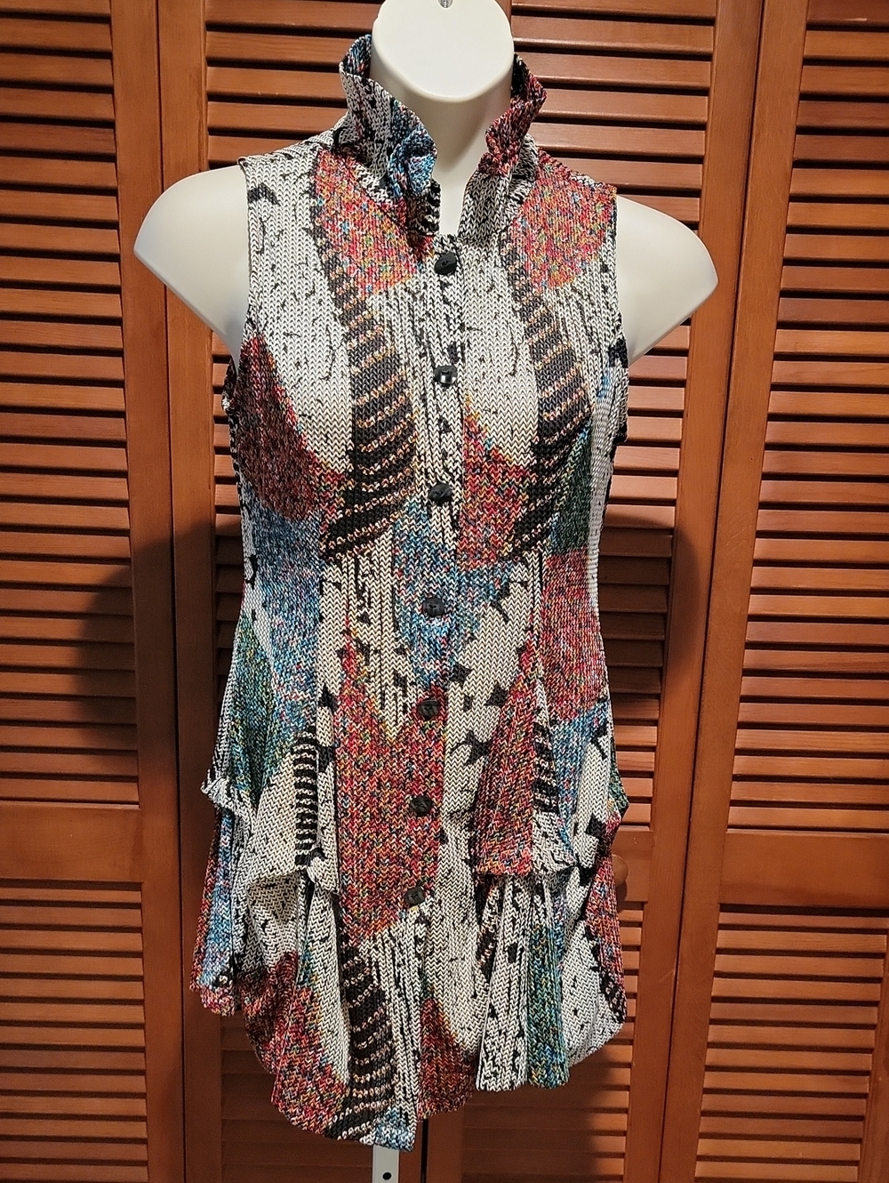 IC BY CONNIE K DRESS IN A MULTICOLOR ABSTRACT DESIGN